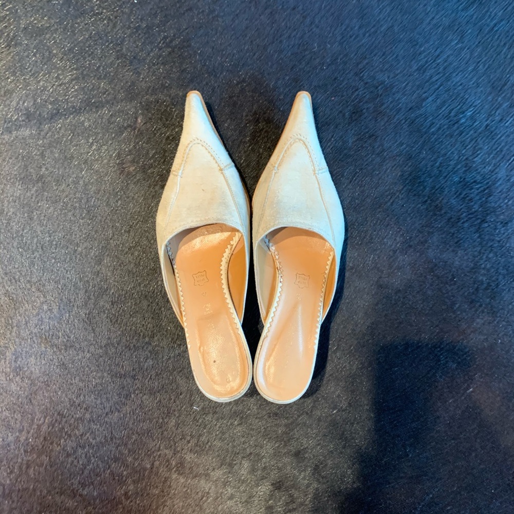 ⭐️ Suede beautiful pointy toe mules Size 7.5